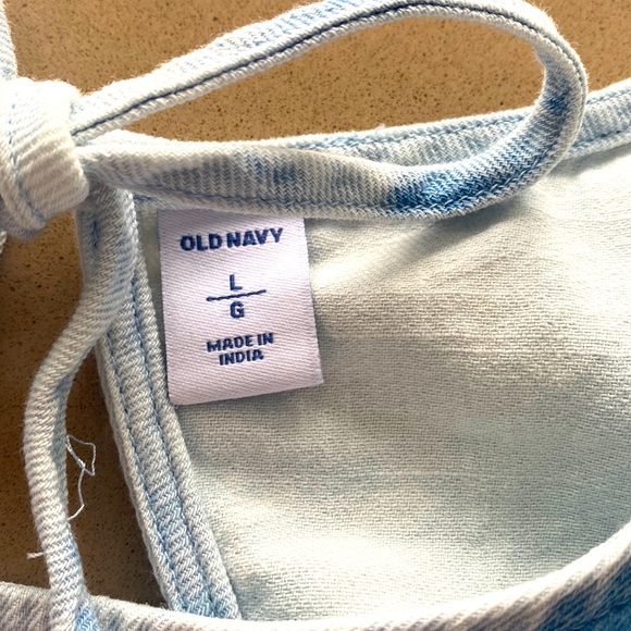 Blue and white summer tie-dye t-shirt that puffs out at the bottom+ties at back. - Picture 4 of 4